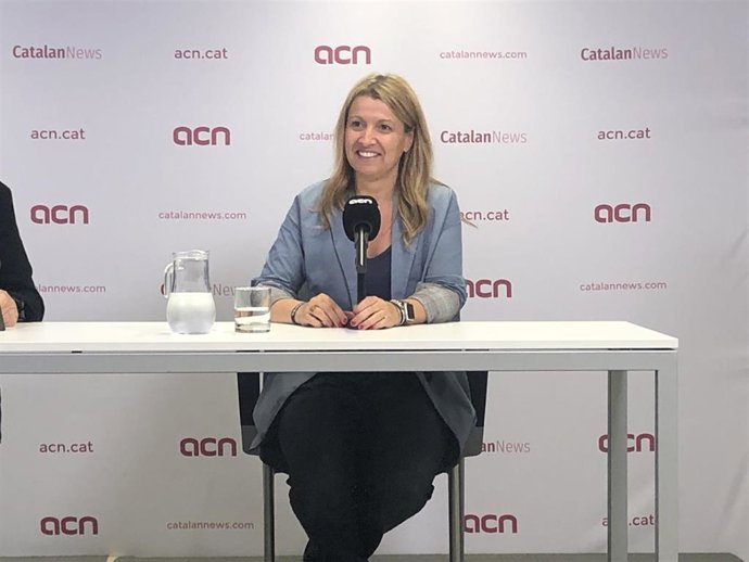 La candidata de Valents en Barcelona, Eva Parera, en una rueda de prensa en la ACN