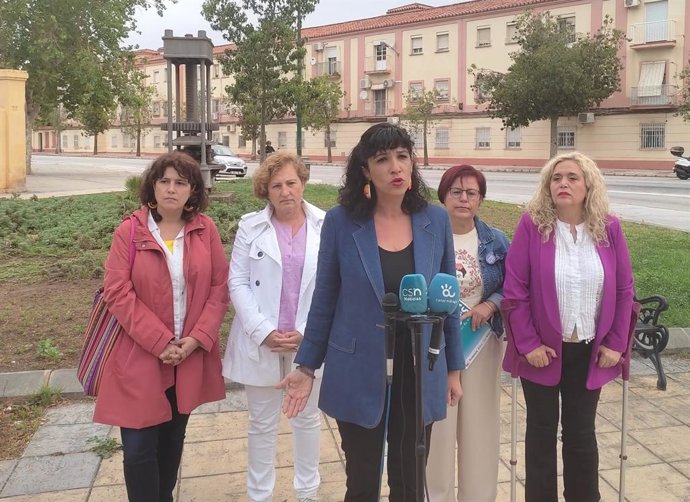 Acto de campaña de Con Málaga con Toni Morillas, Remedios Ramos y Paqui Macías, entre otras.