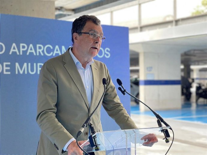 El candidato del PP de Murcia, José Ballesta, presenta su plan de parkings subterráneos