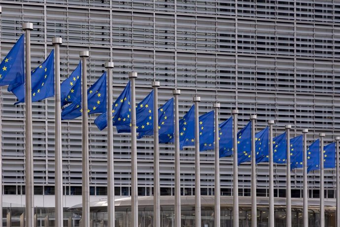 Banderas de la Unión Europea (UE) frente a la sede de la Comisión Europea