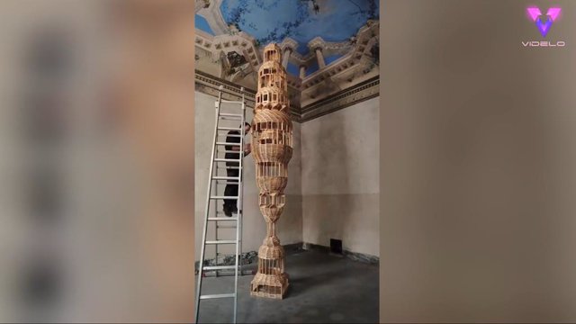 Impresionantes estructuras de madera que desafían la gravedad de este increíble artista
