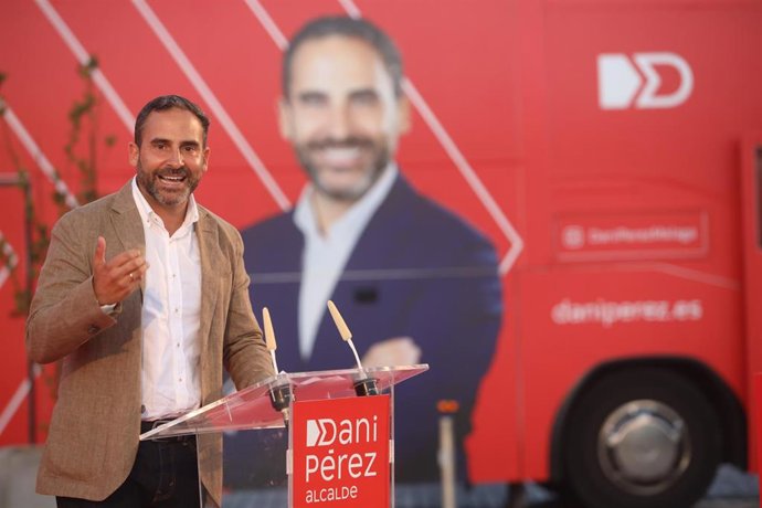 El candidato socialista a la Alcaldía de la capital malagueña, Daniel Pérez,en un acto de campaña