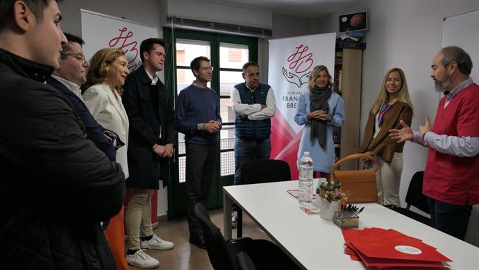 El candidato del PP, Gonzalo Capellán, en un encuentro en Arnedo