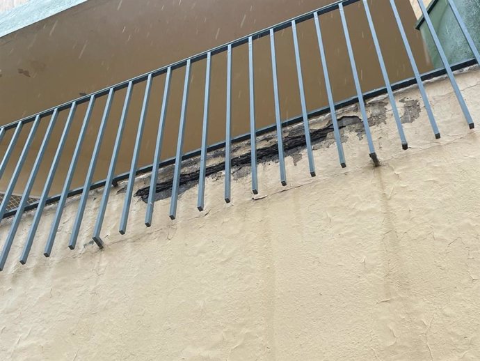 Desprendimiento registrado en el CEIP Freinet de Almería a causa de las lluvias.