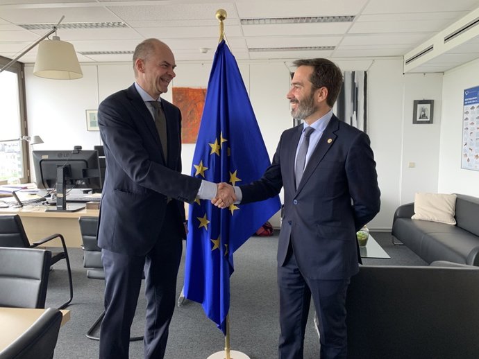 El consejero de Turismo del Gobierno Vasco, Javier Hurtado, se reúne con responsables de la propuesta de 'Reglamento sobre la recogida e intercambio de datos relativos a alquileres de corta duración'.