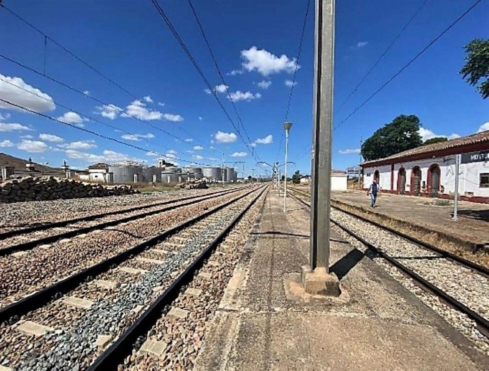Andén central de la Estación de Ferrocarril de Montoro.