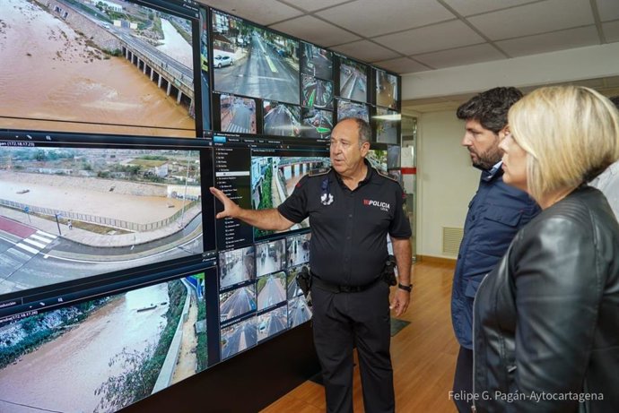 Archivo - La alcaldesa de Cartagena, Noelia Arroyo; y el presidente de la Comunidad, Fernando López Miras, se reúnen para hacer balance de las lluvias