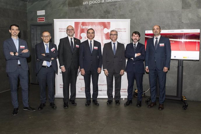 Ion Arocena, director general de AseBio; Josep Samitier (coordinador científico de Nanomed Spain), Santiago de Andrés (director general de Veterindustria), Juan Yermo (director general de Farmaindustria), Jesús Ponce (presidente de Farmaindustria),