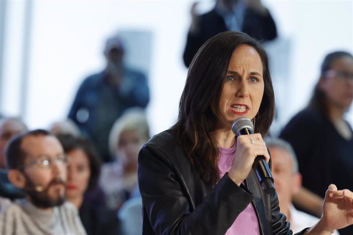 La secretaria general de Podemos y ministra de Derechos Sociales y Agenda 2030, Ione Belarra, interviene durante un acto de campaña, en el Palacio de Congresos, a 20 de mayo de 2023, en Zaragoza, Aragón (España). 