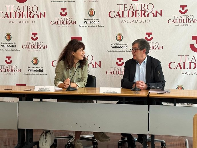 La concejala de Cultura, Ana Redondo, y el director del Teatro Calderón, José María Viteri.