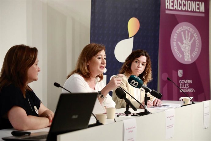 (De Izquierda A Derecha) La Consellera De Presidencia, Función Pública E Igualdad, Mercedes Garrido; La Presidenta Del Govern, Francina Armengol, Y La Consellera De Hacienda Y Relaciones Exteriores, Rosario Sánchez, En Un Acto De Mujeres Emprendedoras