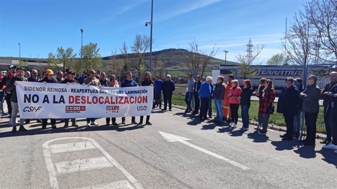 Archivo - Concentración a las puertas de Sidenor