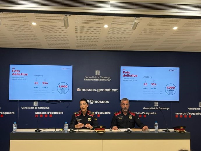 La portavoz de los Mossos d'Esquadra, Montserrat Escudé,y el jefe de la Comisaría General de Investigación Criminal, el comisario Ramon Chacon