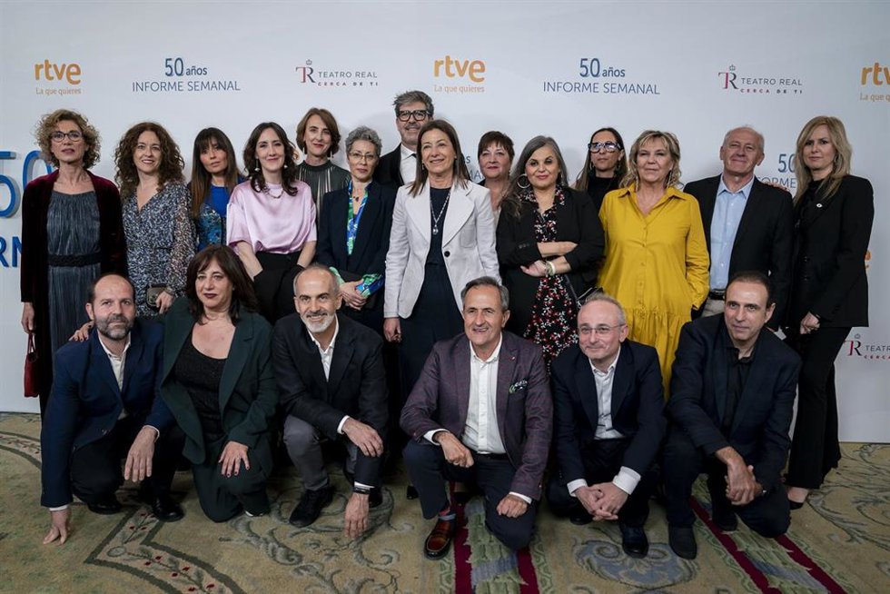 Archivo - Foto de familia durante el photocall de la fiesta por el 50 aniversario de Informe Semanal, en el Teatro Real, a 29 de marzo de 2023, en Madrid (España). 