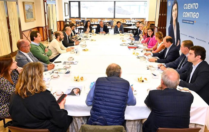 La alcaldesa de Santander y candidata del PP a la reelección, Gema Igual, en la sectorial de economía