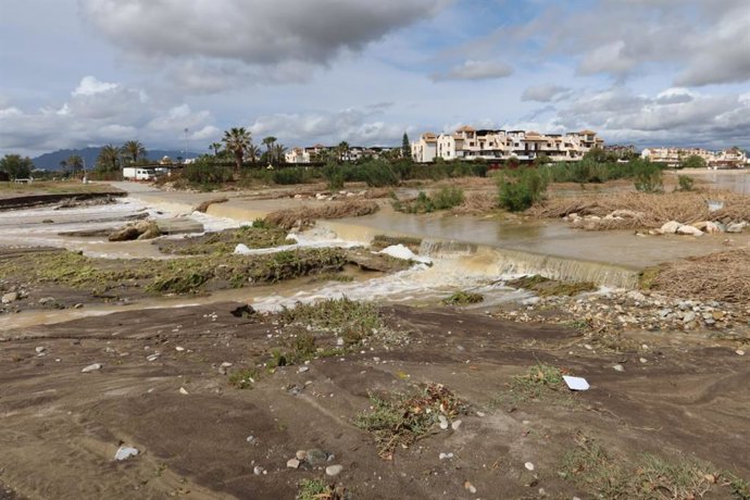 Estado en el que ha quedado la zona de Vera Playa, en Almería, tras la salida de las rambas y las escorrentías por la DANA