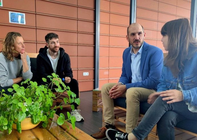 El candidato de Podemos-Alianza Verde a las Cortes de Aragón por Teruel, Diego Bayona, visita el Centro de Innovación en Bioeconomía rural.