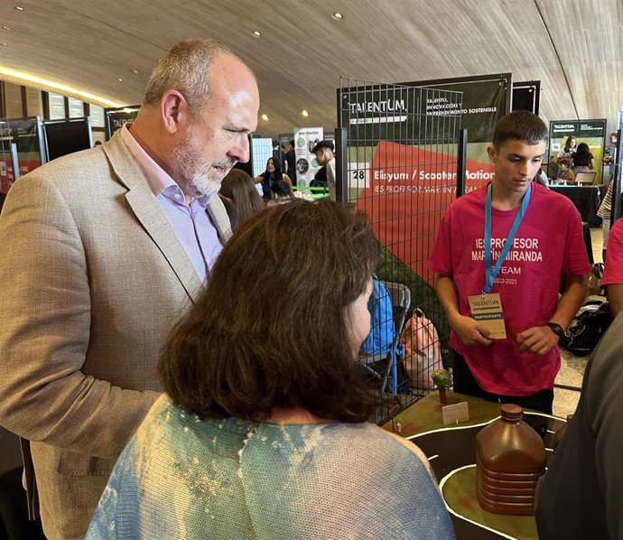 El vicepresidente primero y consejero insular de Innovación, Enrique Arriaga, visita Talentum Future