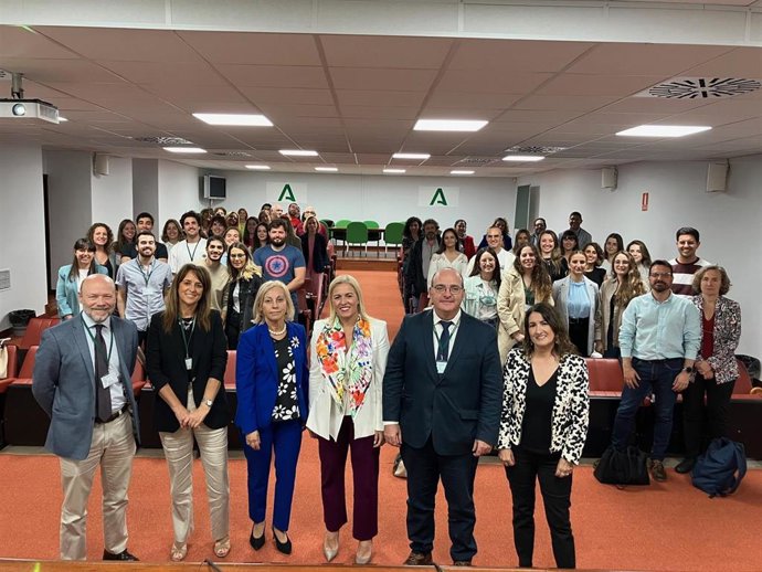 Eva Pajares con especialistas internos residentes.