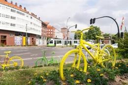 La capital alavesa engalana diversas espacios de la ciudad para recibir al Tour de Francia