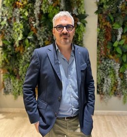 El nuevo coordinador del área Lgbti de UGT Andalucía, César Peña.