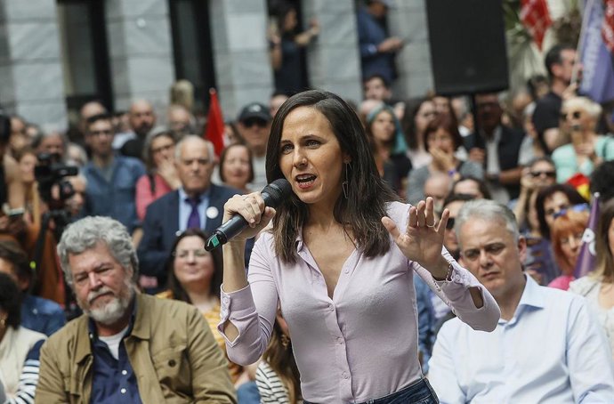 La ministra de Derechos Sociales y Agenda 2030 y secretaria general de Podemos, Ione Belarra, interviene durante el acto de inicio de la campaña electoral en el Mercado de Abastos, a 12 de mayo de 2023, en Valencia, Comunidad Valenciana (España).