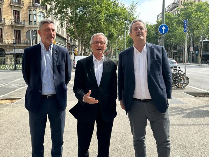 El candidato de Junts a la alcaldía de Barcelona, Xavier Trias, con el número tres de su candidatura, Jordi Martí, y el exconseller Quim Forn