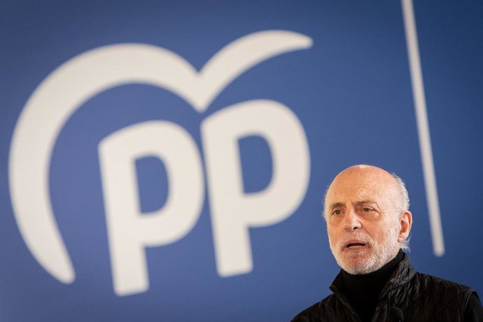 Archivo - El candidato del PP a la Alcaldía de Ourense, Manuel Cabezas, interviene durante un acto del Partido Popular de Galicia, a 1 de abril de 2023, en Santa Cruz de Arrabaldo, Ourense, Galicia (España). El acto se celebra de cara a las próximas ele