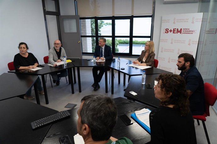 El 'president' de la Generalitat, Ximo Puig, preside la reunión técnica sobre la evolución del episodio de lluvias y tormentas en el Centro de Coordinación de Emergencias de la Generalitat