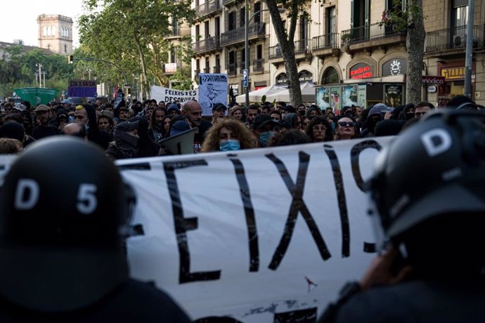 Manifestació a favor de les ocupacions de la Runa i el Kubo. A Barcelona el 23 de maig de 2023.