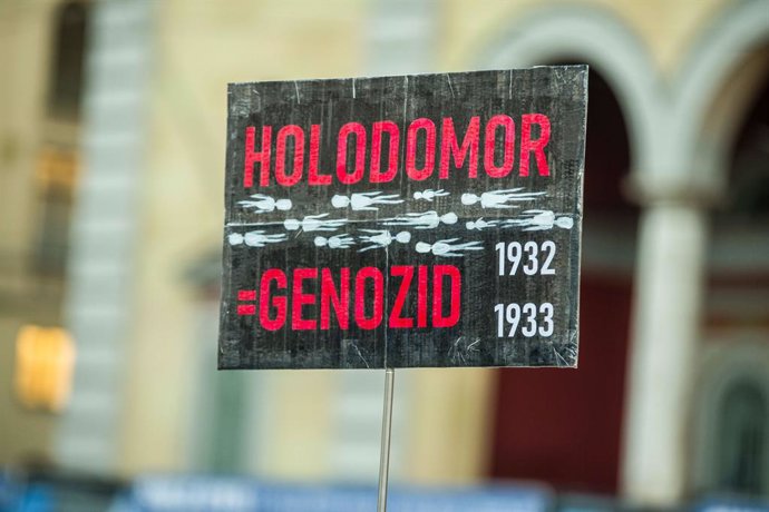 Archivo - November 26, 2022, Munich, Bavaria, Germany: As the world sees Russia attacking civilians and civilian infrastructure resulting in loss of power and water to large amounts of Ukraine, Ukrainians are reminded of the Holodomor Famine/ Holodomor 