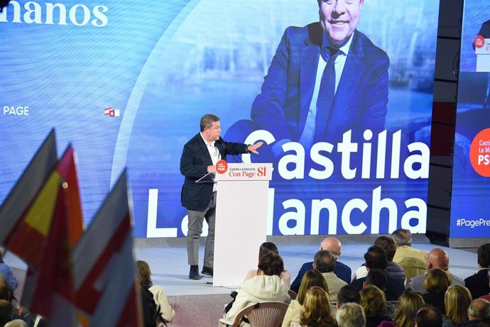 El candidato del PSOE a la Presidencia de Castilla-La Mancha, Emiliano García-Page, en Villarrobledo.