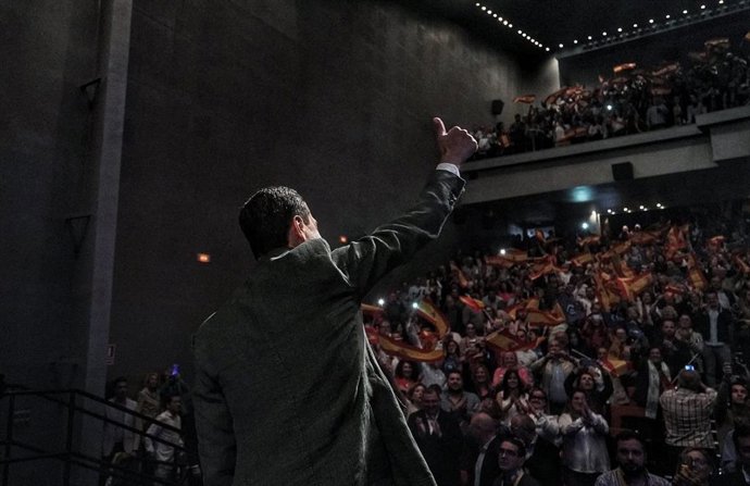 El presidente del PP-A, Juanma Moreno, participa en un mitin electoral en Jaén.