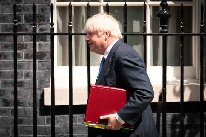 Archivo - 20 July 2022, United Kingdom, London: UKPrime Minister Boris Johnson departs 10 Downing Street, to attend his final scheduled Prime Minister's Questions at the Houses of Parliament. Photo: Stefan Rousseau/PA Wire/dpa
