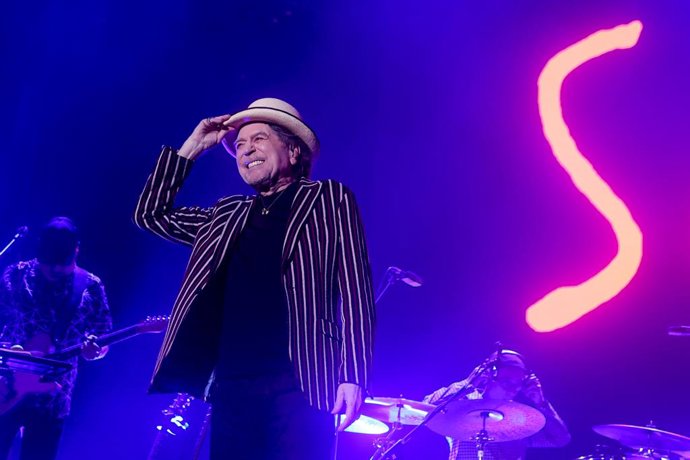 El cantante Joaquín Sabina durante una actuación en el Wizink Center, a 23 de mayo de 2023, en Madrid (España). Joaquín Sabina regresa al Wizink Center con su gira 'Contra todo pronóstico', con un total de 13 conciertos. La gira recorrerá Latinoamérica,