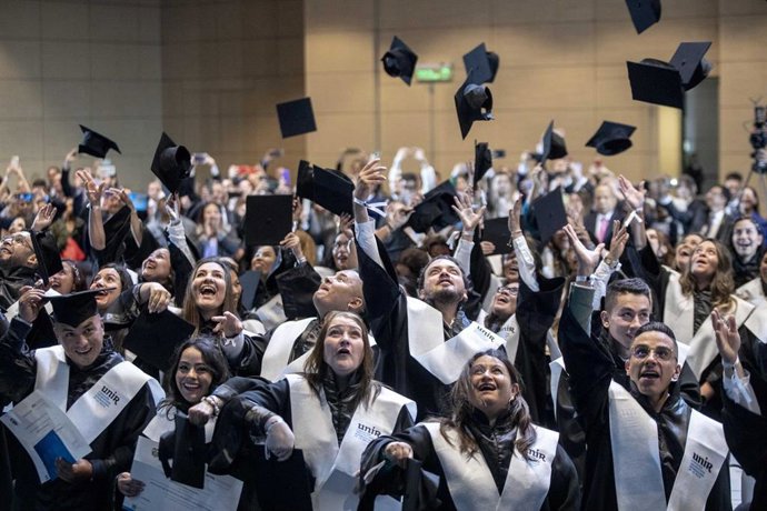 Más de 700 estudiantes celebran en Bogotá sus graduaciones con la Fundación Universitaria Internacional de La Rioja