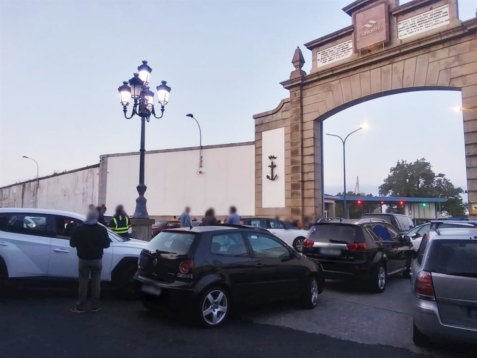 Trabajadores de Navantia a las puertas del astillero de Ferrol