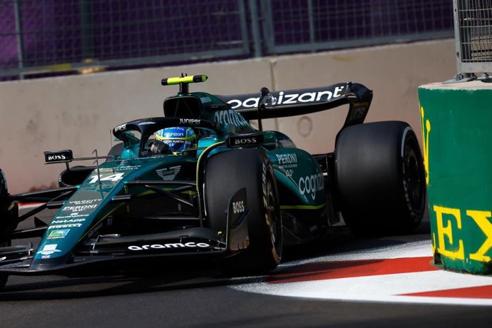 El piloto español Fernando Alonso (Aston Martin) en el Gran Premio de Azerbaiyán. 
