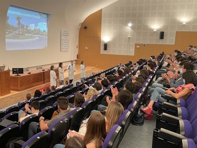 Acto de bienvenida a los Especialistas Internos Residentes que inician su formación en el Hospital Reina Sofía.