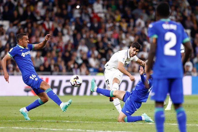 Marco Asensio en el momento de anotar el gol de la victoria ante el Getafe