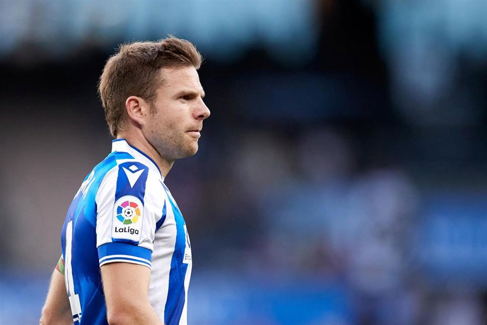 Archivo - El centrocampista Asier Illarramendi, durante un partido con la Real Sociedad.