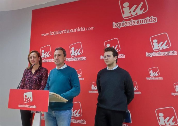 Delia Campomanes, Ovidio Zapico y Daniel Sierra en la sede de IU de Asturias