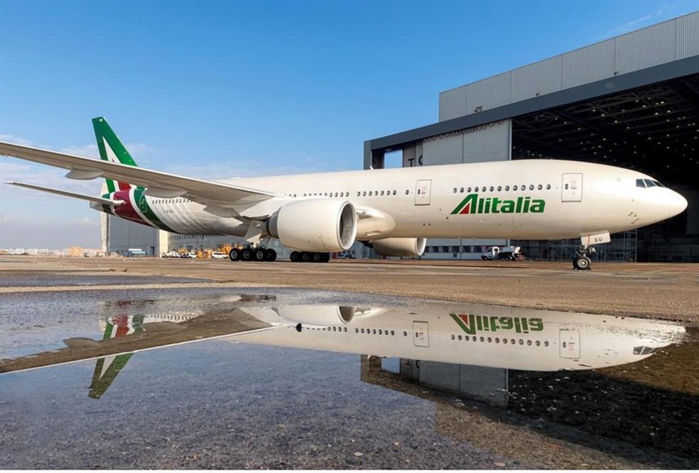 Archivo - Avión de Alitalia