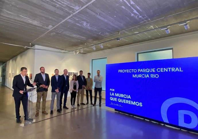 El candidato del Partido Popular a la alcaldía de Murcia, José Ballesta, presenta el proyecto del nuevo parque central 'Murcia Río'
