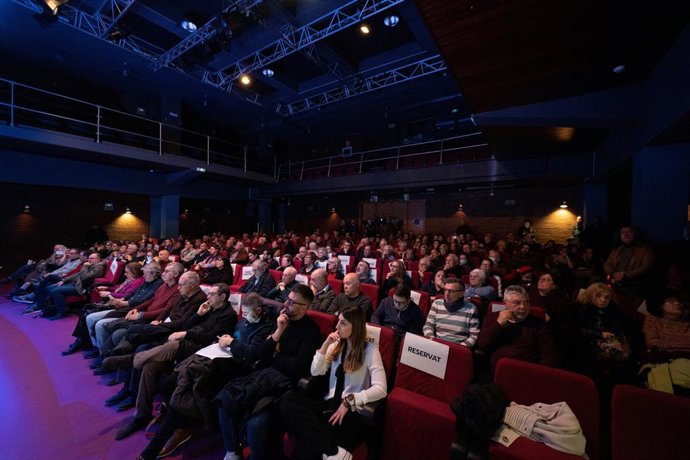 Archivo - Arxiu - Públic durant la presentació del manifest 'Volem i necessitem un tercer Botnic. Fem-lo possible' al Teatre El Micalet