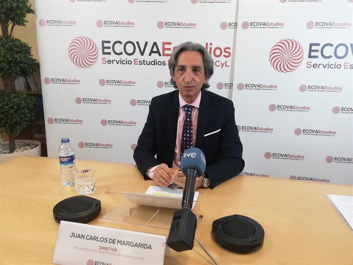 El director de ECOVA Estudios, Juan Carlos de Margarida, presenta las conclusiones del Observatorio Agroalimentario 2022