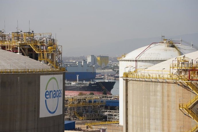 Terminals de líquids a granel al Moll de l'Energia del Port de Barcelona