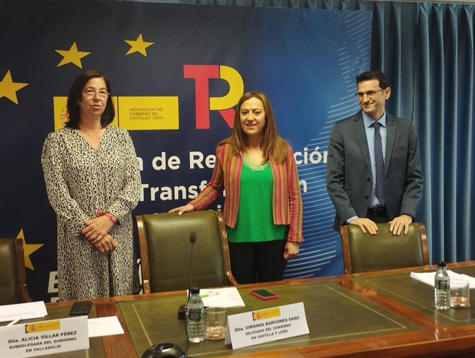 La delegada del Gobierno, Virginia Barcones, flanqueada por la subdelegada, Alicia Villar, y el secretario general de la Delegación del Gobierno, Javier Pérez.