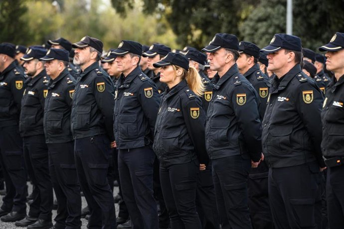 Archivo - Miembros de la Policía Nacional hacen fila en la inauguración del Primer Curso Académico del Centro Universitario de Formación de la Policía Nacional, a 24 de octubre de 2022, en Ávila, Castilla y León (España). 