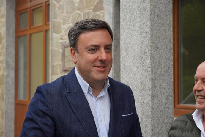 El secretario xeral del PSdeG, Valentín González  Formoso, en Cariño (A Coruña)